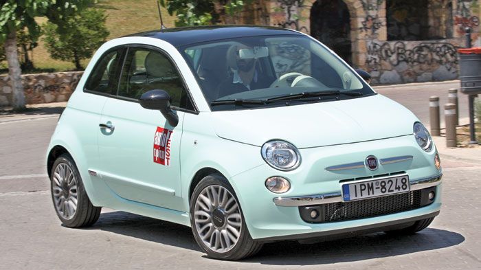 Κοντό, με τους τροχούς στα άκρα και χαμηλό κέντρο βάρους, το 500 είναι ευχάριστο στην οδήγηση με ακριβές τιμόνι και στιβαρό πλαίσιο. 